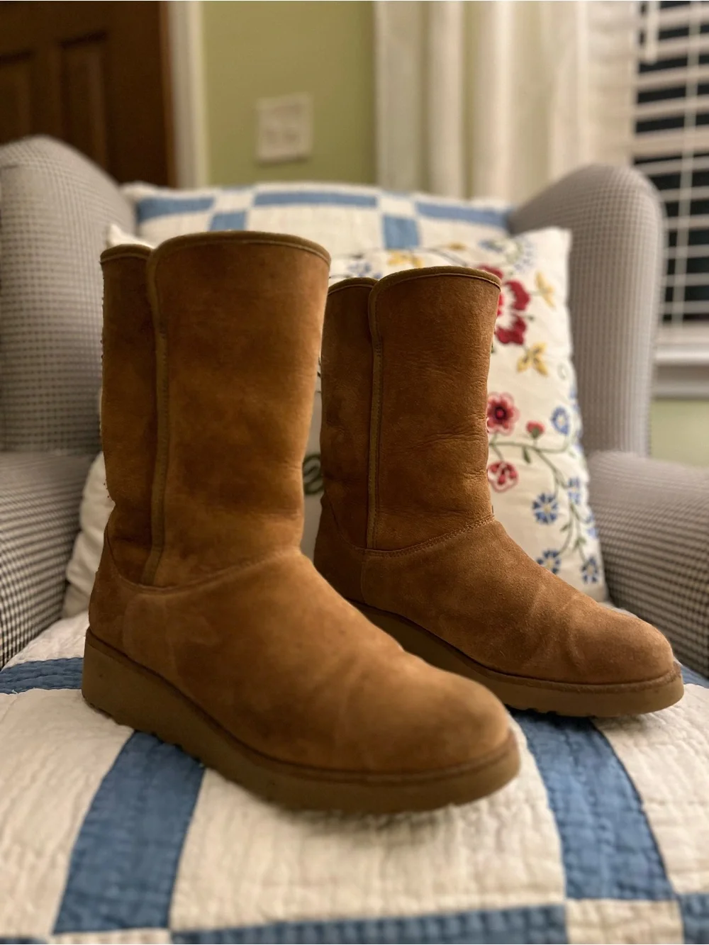 UGG Australia Amie Chestnut Suede Wedge Shearling Boots Size 9
